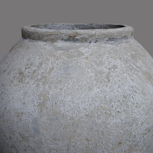 Aurelio Off White Distressed Pot