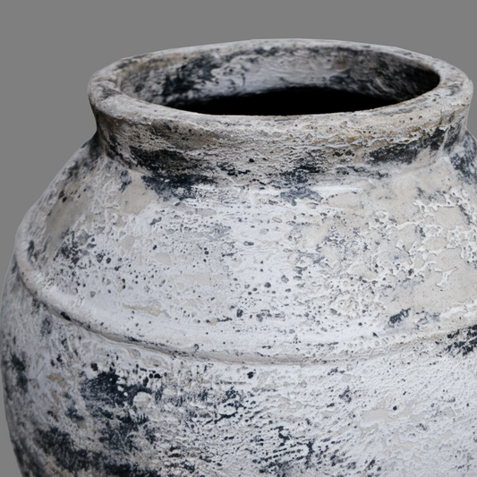 Dario Distressed Pot