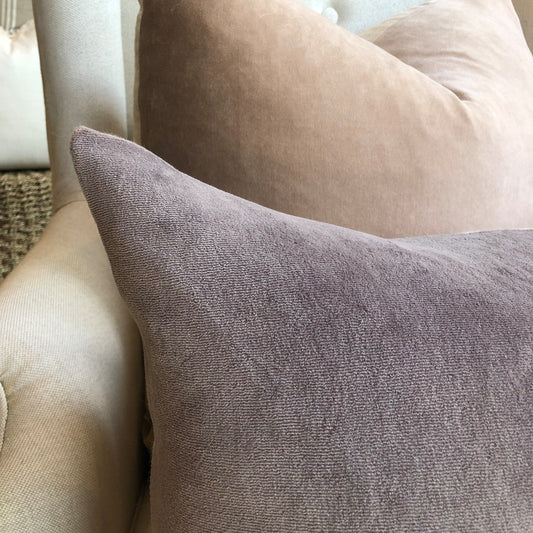The Fontainebleau Cotton Velvet & French Linen Reversible Lumbar Charcoal Cushion is a high-quality plain cotton short pile velvet and natural flax French linen cushion. The ideal two-sided design offsets the sumptuousness of main décor, creating perfectly smooth and sophisticated feel for your home. Close up corner.