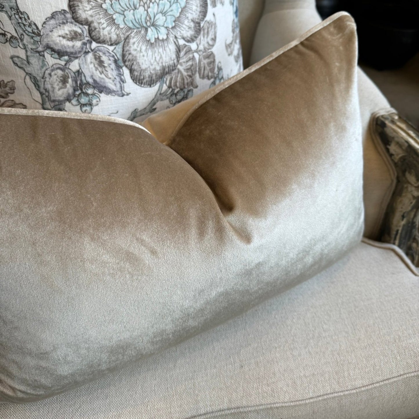 Indulge in the opulent comfort of the Champagne Velvet Lumbar Cushion. This superb cushion enhances any room with its sophisticated design and features a discreet zipper for easy handling. Filled with feather inserts for unparalleled coziness and conveniently machine washable on a delicate cycle. The stunning champagne colour exudes an air of refinement and complements a range of hues