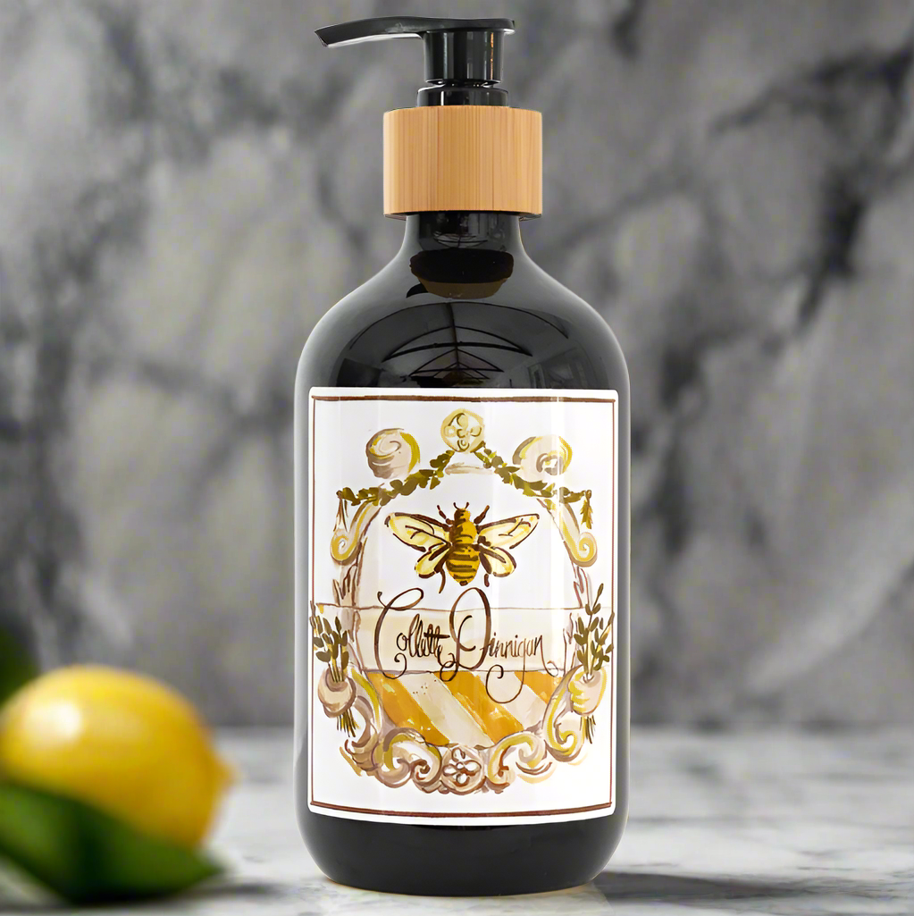Evoking the scent of lemon trees in Sicily, our body wash is designed to cleanse without drying the skin. Paraben free, it is suitable for sensitive skin types. Inspired by Italy, made from natural ingredients in small batches in Australia. Body wash | 500ml FRAGRANCE NOTES TOP: Lemon | Spearmint | Pine | Banana MID: Neroli | Violet | Bois de Rose | Jasmine BASE: Amber | Guaiacwood