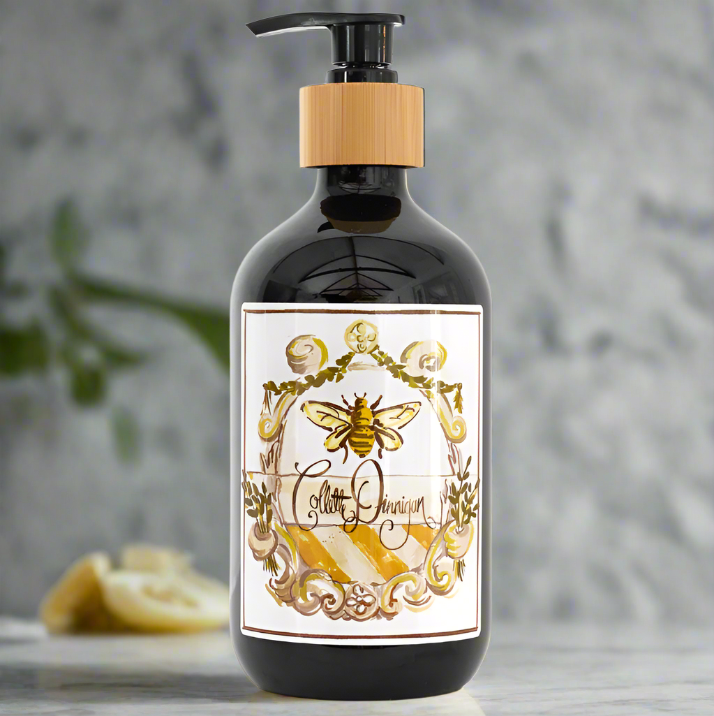 Capturing the abundance of lemon trees in Sicily and enriched with 100% pure sweet almond oil, our hand cream is super light and easily absorbed. Inspired by Italy, made in Australia from all natural ingredients. Hand cream | 500ml FRAGRANCE NOTES TOP: Lemon | Spearmint | Pine | Banana MID: Neroli | Violet | Bois de Rose | Jasmine BASE: Amber | Guaiacwood