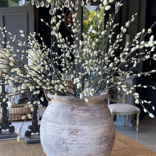 The eye-catching Pussy Willow Spray is an ideal choice for creating captivating décor. Its bold contrast of white buds and dark stem provides a unique dimension and texture, perfect for displaying solo in a vase or as part of a larger floral arrangement. Styled.
