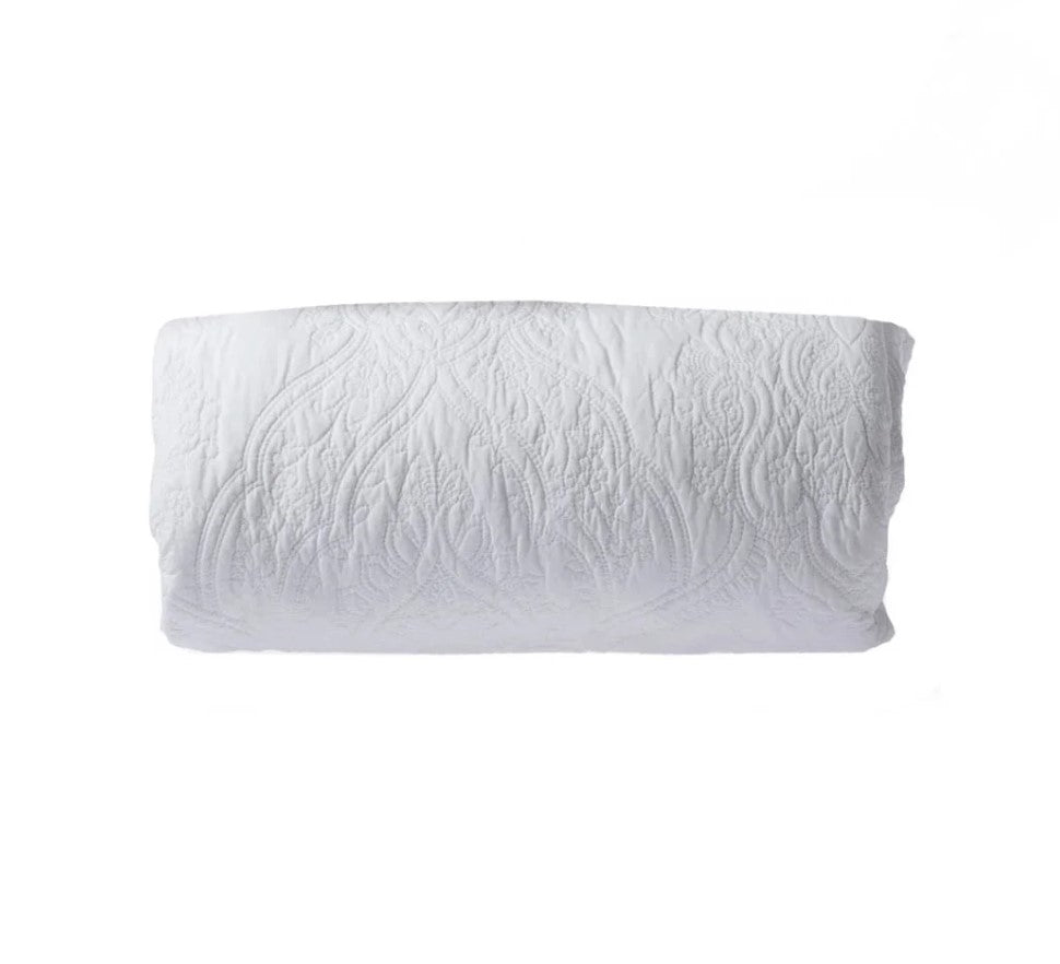 This Provence Damask 100% cotton quilt exudes both comfort and style. Featuring a charming and timeless pattern with intricate cross stitching, it's sure to add a touch of elegance to your bedroom. Crafted with soft and luxurious 100% cotton fabric and wadding, it's also conveniently machine washable on a delicate cycle.