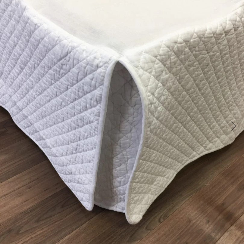 Indulge in the timeless elegance of the Lyon Valance, perfect for enhancing any bedding ensemble. The classic grid stitch design adds versatility and charm, effortlessly blending with any style. This queen size quilted bed skirt is crafted from 100% cotton with wadding for comfort and durability. Best of all, it's easily machine washable on a delicate cycle.