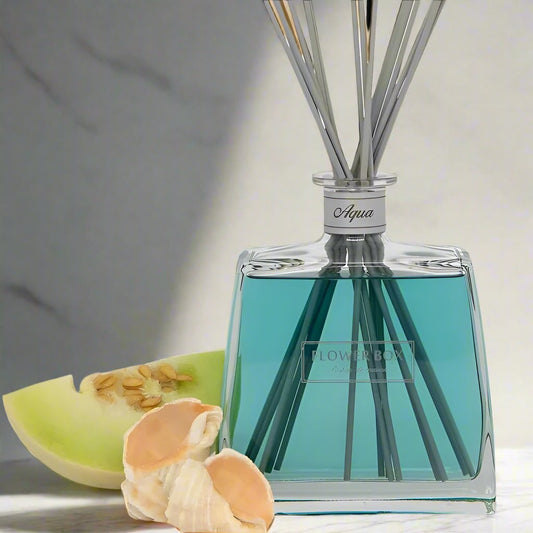 Indulge in the tranquil island vibes with the Aqua - Hallmark Diffuser (700ml). Immerse yourself in the refreshing scent of ocean mist, juicy Melons, delicate Hibiscus, and gentle Palm Leaves. This fragrance evokes fond nostalgia for your beloved eau de cologne, appealing to both men and women. 
Enhance your interior design with the unrivalled presence of a Hallmark Diffuser. Enliven your space with the finest Australian-made fragrance for an entire year!