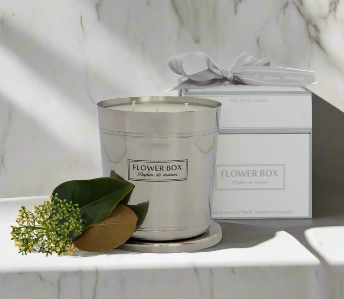 Magnolia & Green Leaves - Hallmark Candle 1kg