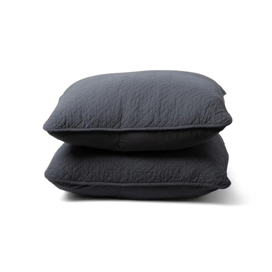 Indulge in ultimate comfort and sophistication with the Hugo Dark Grey Double Cross European Pillow. Its exquisite dark grey colour and timeless design will bring an air of class to your bedroom. Crafted from 100% cotton fabric and featuring a soft feather insert, it is both luxurious and machine washable for ease.