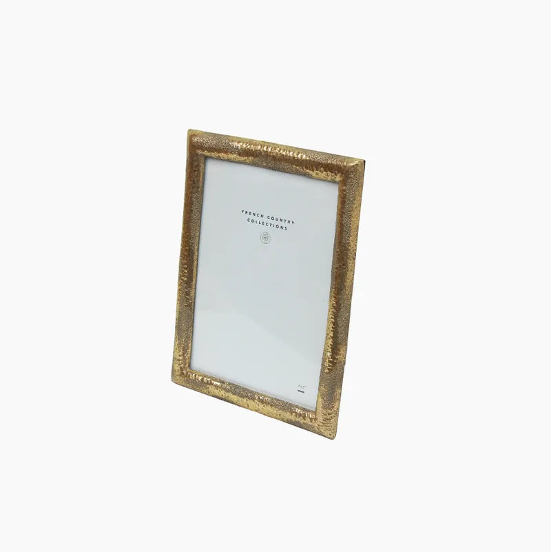 Transform your treasured photos with the Imperfect Hammered Gold Photo Frame. Its elegant design radiates sophistication and enchantment, providing the ideal backdrop for your cherished memories!
Dimensions: 16cmL x 20cmH