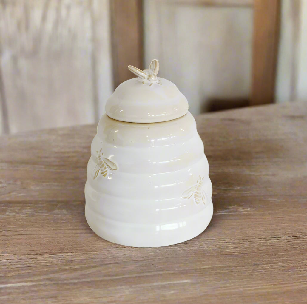The Abeille Honey Pot showcases a glossy cream glaze and embossed bee design, making it a perfect addition to your decor. This Honey Pot with lid is carefully crafted and certified dishwasher safe.
