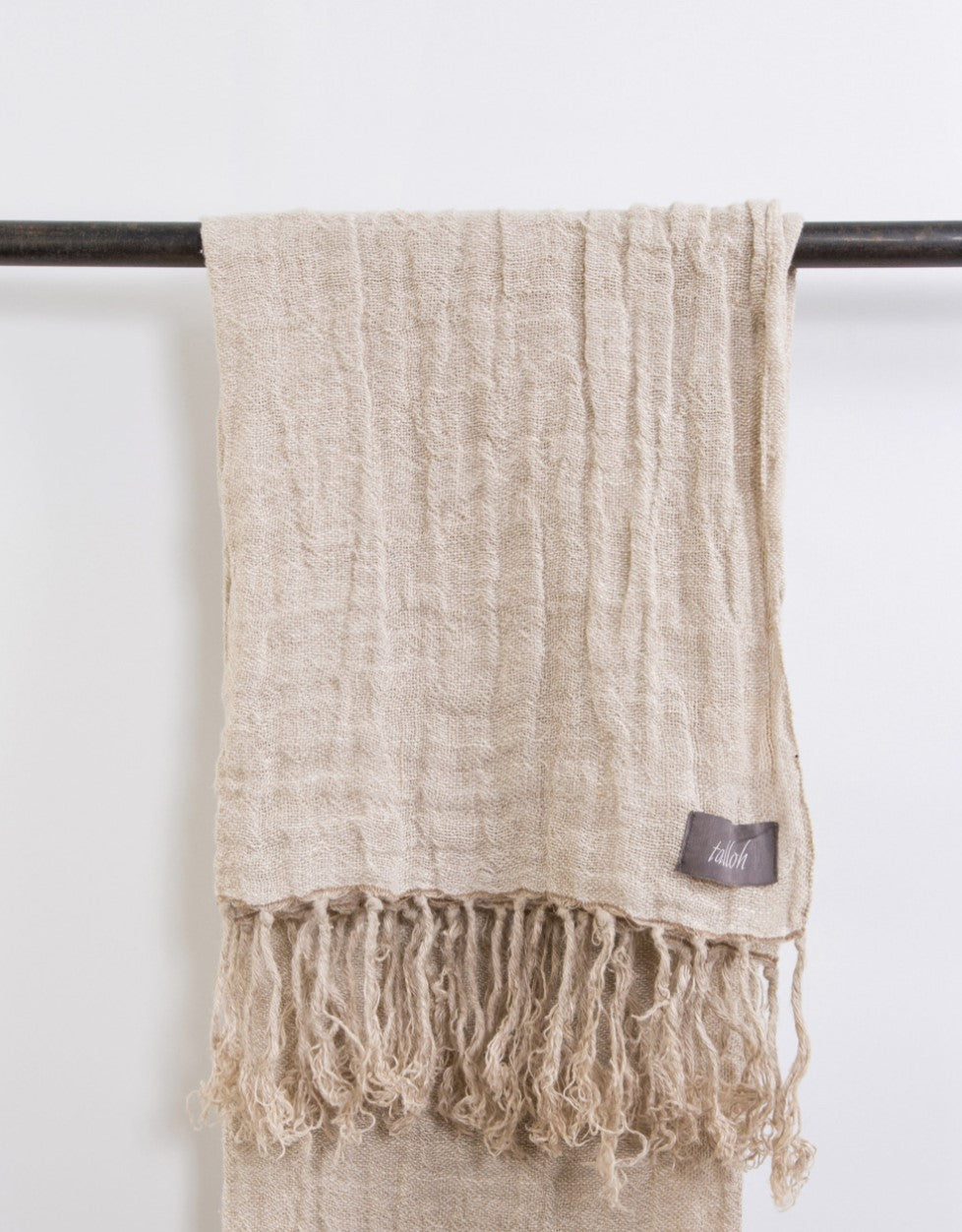 Soften up living spaces with cosy tactile comfort throws. The Belah Handwoven Linen Throw is a fine, breathable throw that is ideal for warmer months when you still need an extra layer. The alternating natural and alabaster coloured threads add subtle visual texture and depth. Front