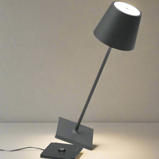 POLDINA Pro is the ultimate portable light - a must-have for any occasion. Whether you need power where you least expect it or simply prefer a clutter-free space, this lamp has got your back. Its Italian design boasts a weighted base for stability, making it suitable for any weather or surface. Take it with you for a delightful alfresco dining experience! With a rechargeable base, smart dimmer, and warm LED light, it's the perfect choice for creating a romantic ambience that lasts up to 9 hours. Power charg