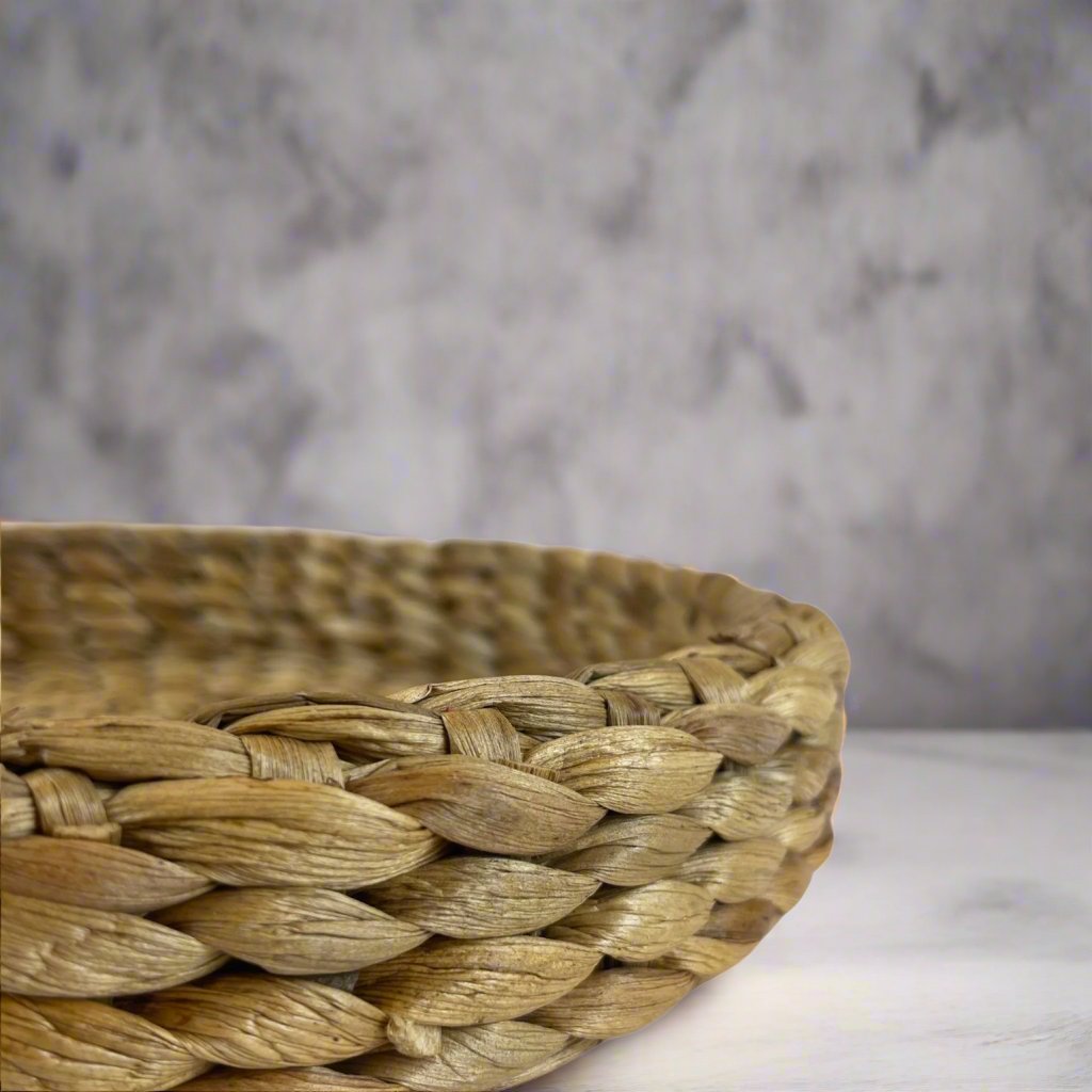 Made from Water Hyacinth, the Baru Woven Tray features a broad weave that exudes a relaxed and natural aesthetic. Its intricate design adds texture and an organic touch to any room. Corner