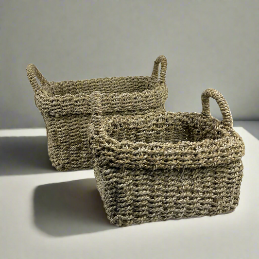 Tightly handwoven from seagrass, our Saudari Seagrass Baskets feature sturdy handles which add charm and understated style. Use to display indoor plants or for a wide range of storage options.