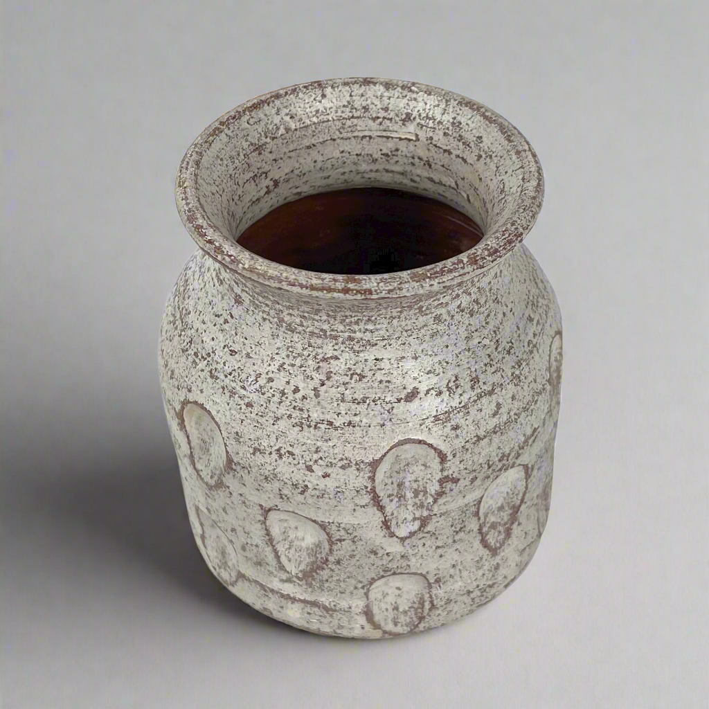 This beautiful rustic terracotta vase with neutral white tones makes it perfect for the bedroom, to place on a bedside table or as part of the living room decor. Top