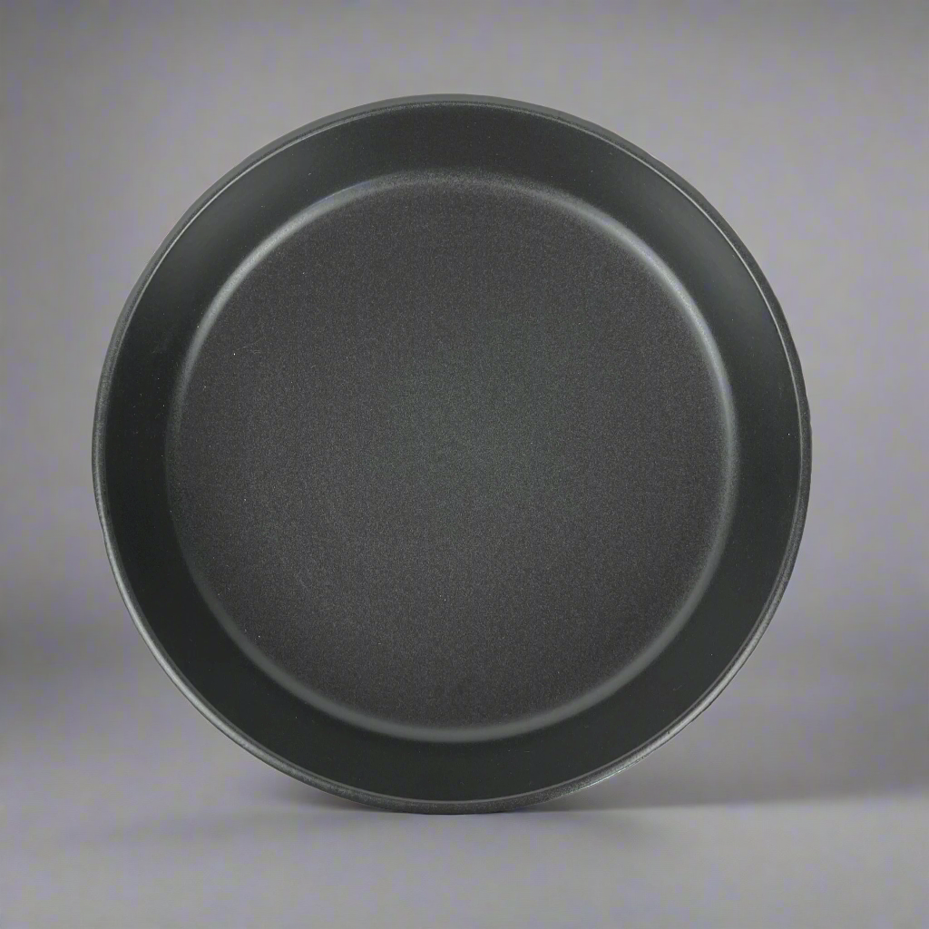 The Positano Bronze Serving Bowl boasts elegant rich tones & a versatile shape perfect for adorning your everyday table with timeless style. Topo.