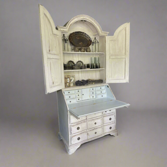 This stunning and unique piece is handcrafted out of solid mahogany which has been carefully distressed to achieve an authentic timeworn appearance. Detail