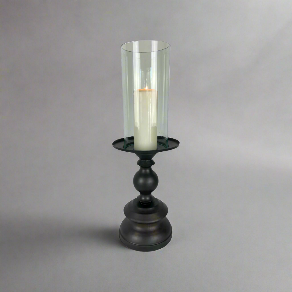 Crafted from bronzed copper, the elegant contours of our Tembaga Copper Candle Holder has a refined elegant feel. The classic design displays a church pillar candle perfectly, creating a soft ambient aesthetic.