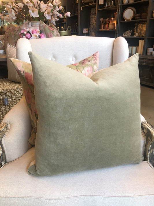 The luxurious Fontainebleau Cotton Velvet & French Linen Reversible Moss Green Cushion& features high quality plain cotton & short pile velvet and natural 100% Flax French Linen on the reverse.