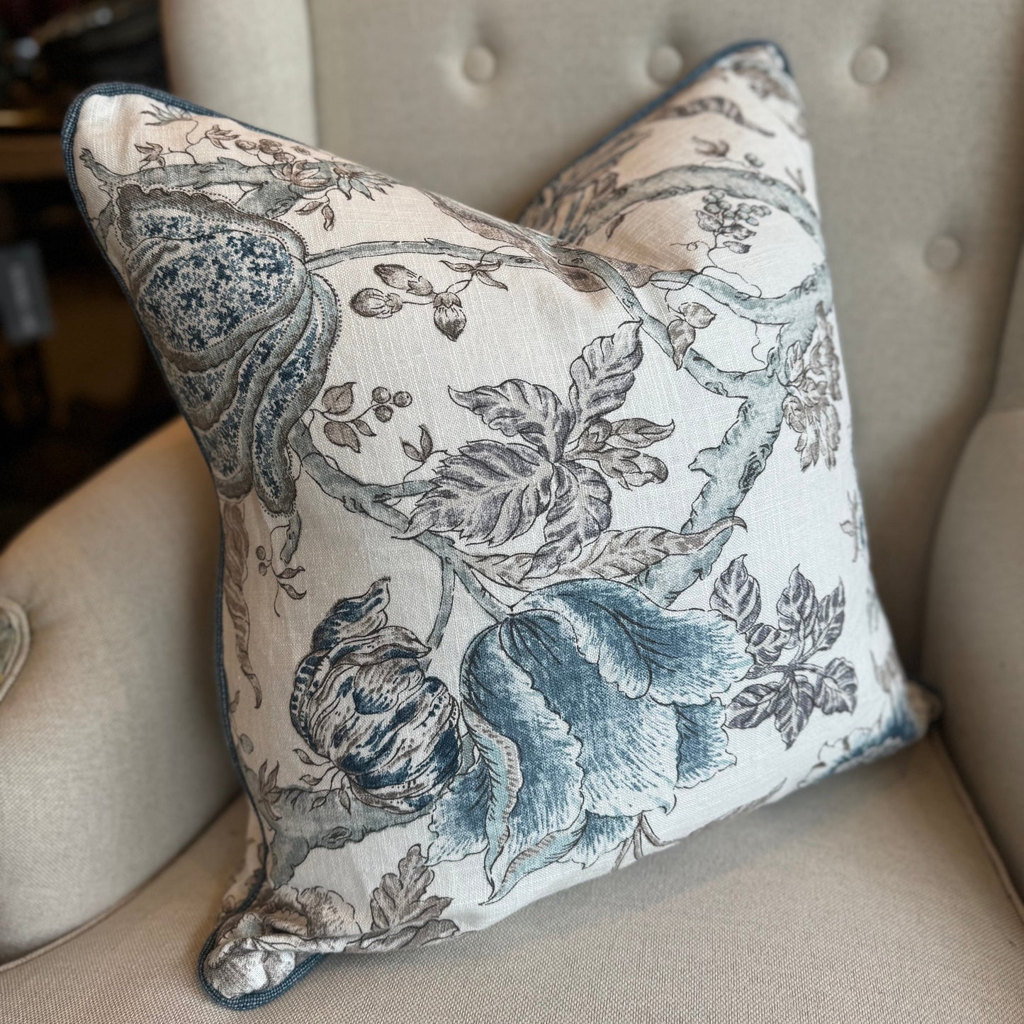 Indulge in the beauty of nature with this exquisite floral cushion by P Kaufmann Fabric House. Featuring a captivating double-sided navy and light blue floral pattern against a luxurious ivory backdrop, accented by navy linen piping from Westbury Fabrics. And for that perfect finishing touch, it comes with a feather insert for unparalleled comfort.