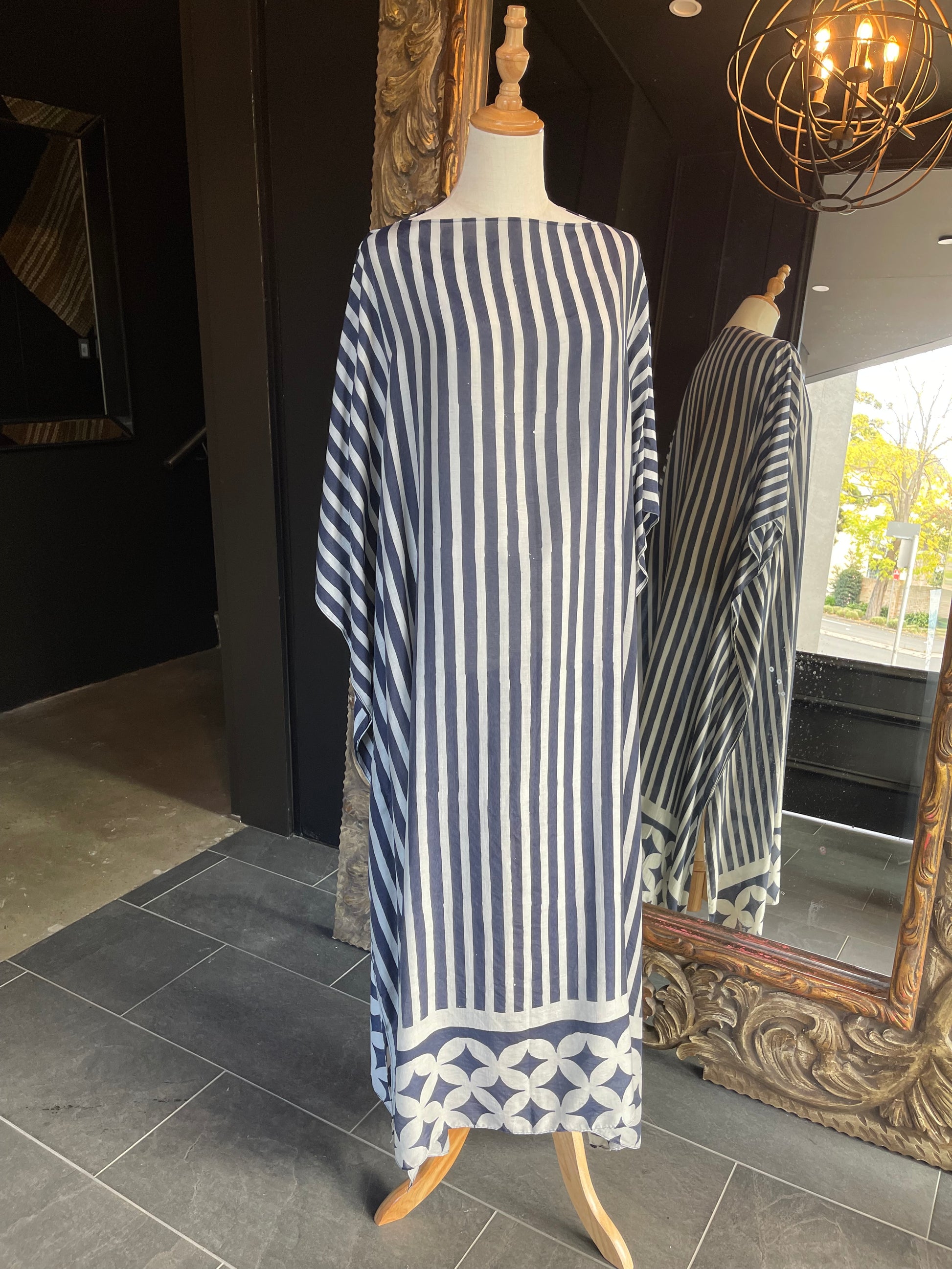 Designed by esteemed Indonesian designer Warwick Purser, this beautiful Kaftan is crafted from breathable bamboo and showcases a special pattern printed by hand using the traditional Batik printing methods of East Indonesian villages. Featuring a drawstring waistband, this Kaftan provides lightweight comfort while making it perfect for warmer climates and travelling.