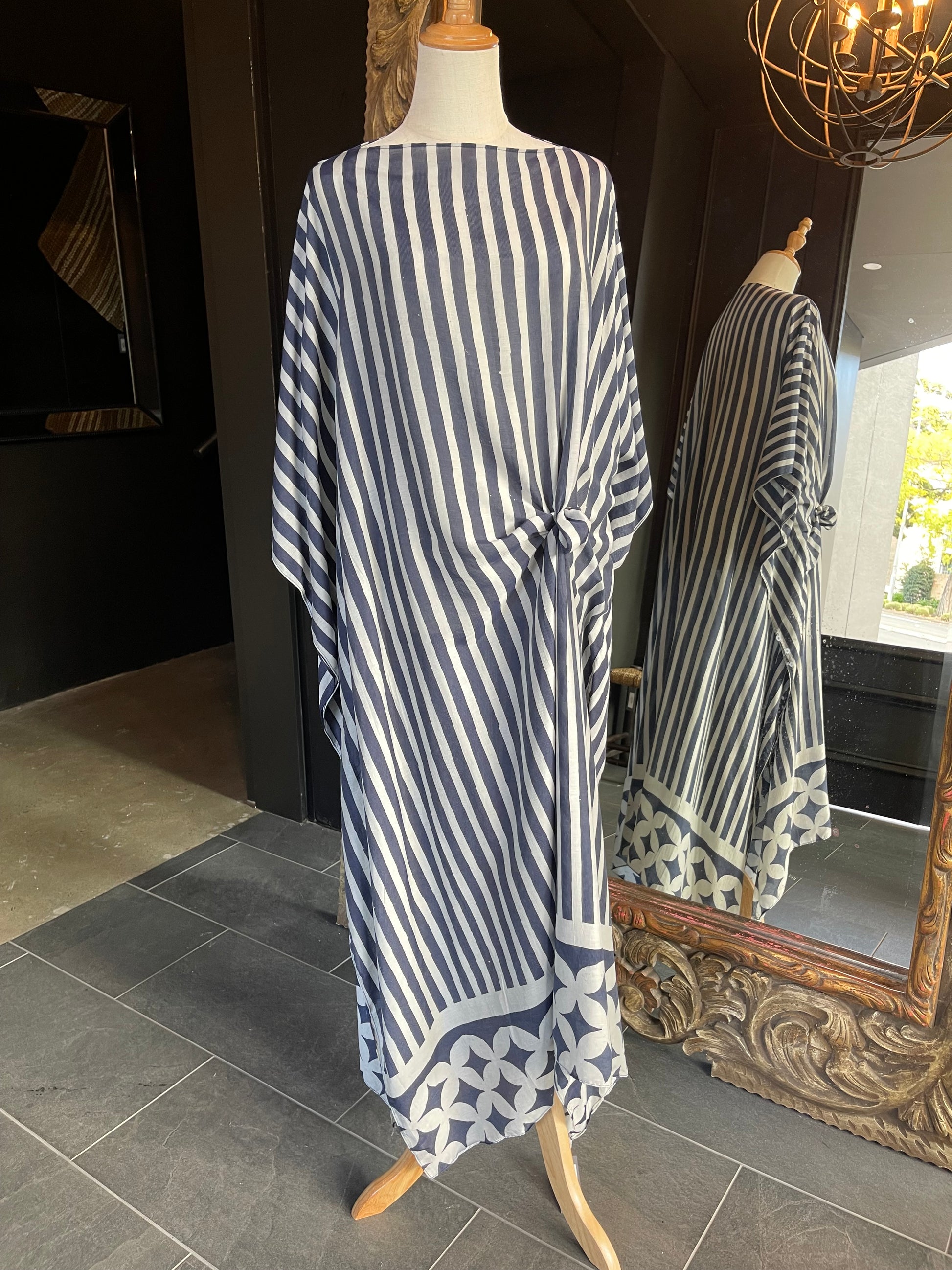 Designed by esteemed Indonesian designer Warwick Purser, this beautiful Kaftan is crafted from breathable bamboo and showcases a special pattern printed by hand using the traditional Batik printing methods of East Indonesian villages. Featuring a drawstring waistband, this Kaftan provides lightweight comfort while making it perfect for warmer climates and travelling.