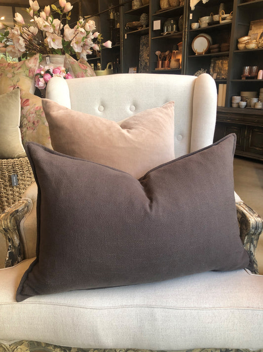 The plush feather filled Oban Herringbone Woven Stonewashed French Linen Lumbar Cushion showcases a classic herringbone pattern woven from French Linen which has been stonewashed to achieve a soft luxurious feel.