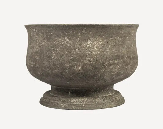 The Odette Grey Pot is thoughtfully crafted to showcase your orchids in a stunning grey aesthetic. Its low profile and skillful artistry add a timeless sophistication and organic feel to any space. Constructed from resilient stonecast material, it is lightweight and versatile for both indoor and outdoor use, ensuring enduring beauty for years to come.