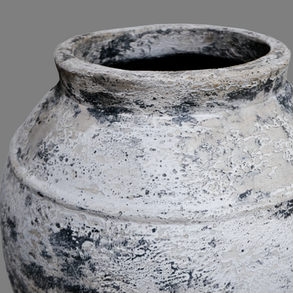 Dario Distressed Pot