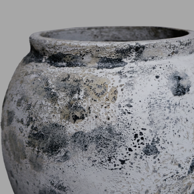 Rocco Distressed Pot