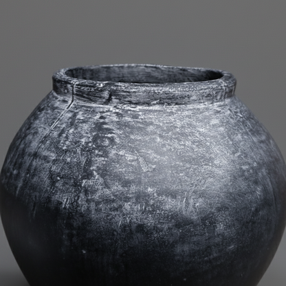 Elio Black Distressed Pot