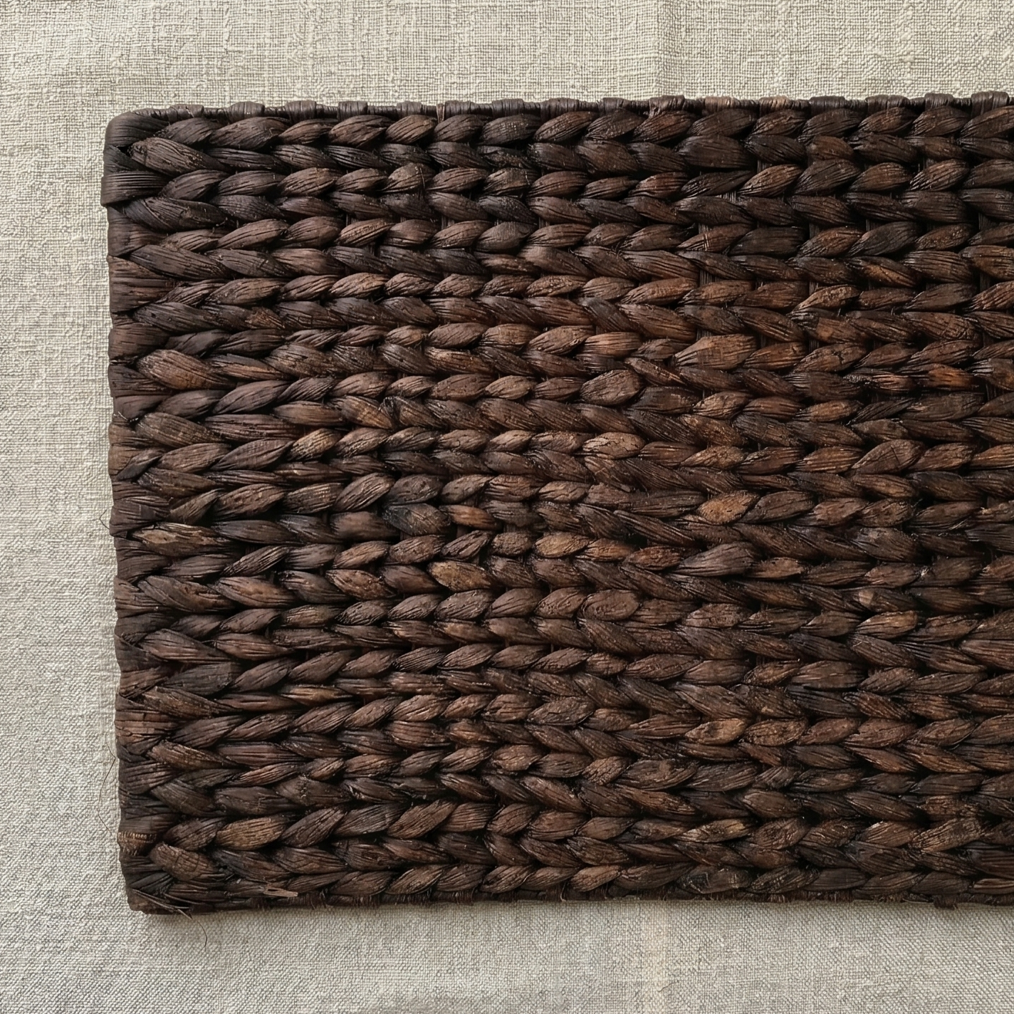 Antique Brown Water Hyacinth Table Runner