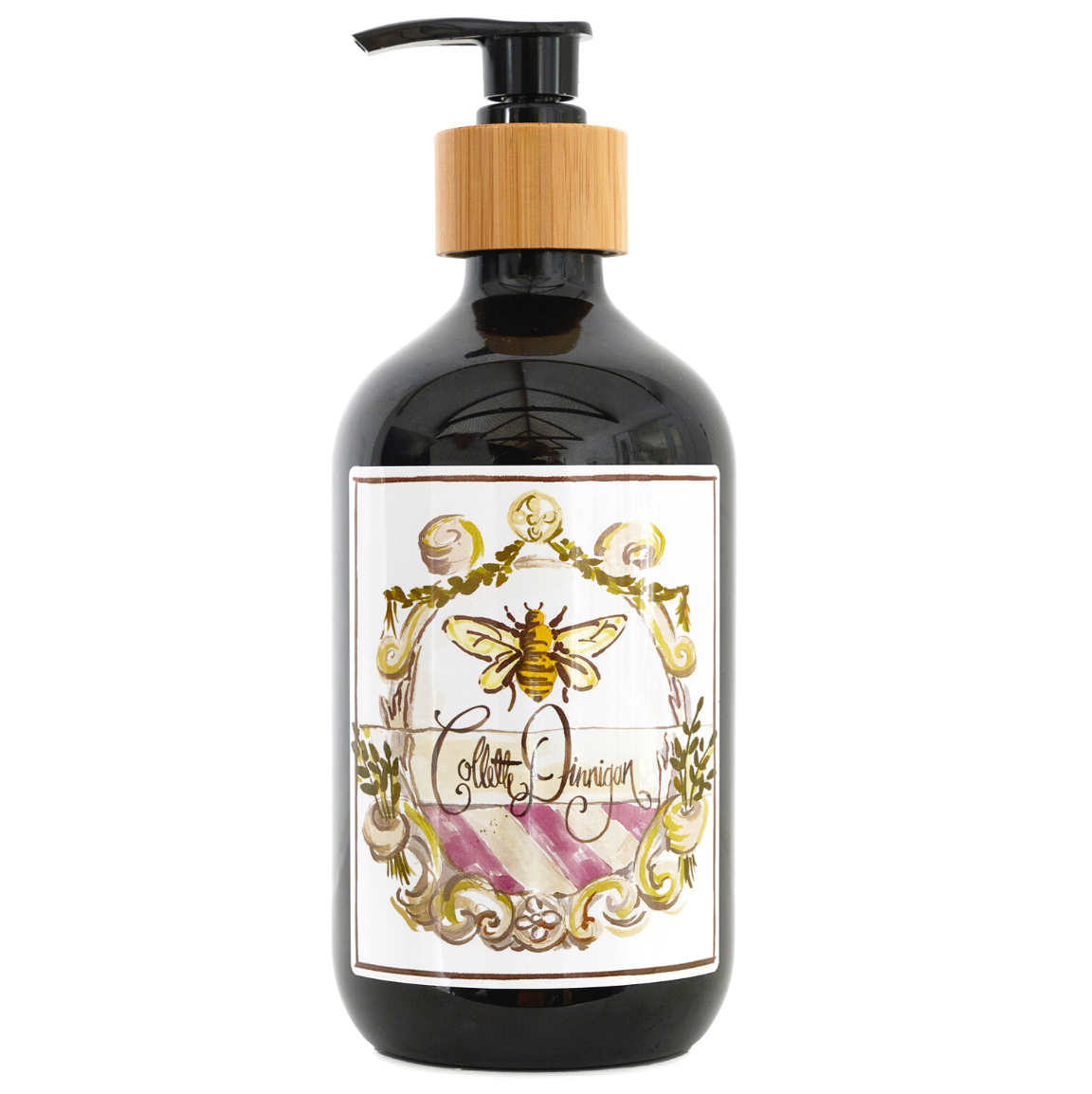 Fiori di Bosco evoking the scent of flowers of the forest, our body wash is designed to cleanse without drying the skin. Paraben free, it is suitable for sensitive skin types. Inspired by Italy, made from natural ingredients in small batches in Australia. Body wash | 500ml TOP: Lime | Juniper Berry MID: Rose | Muguet | Black Pepper BASE: Patchouli | Amber | Vetiver | Caramel | Vanilla