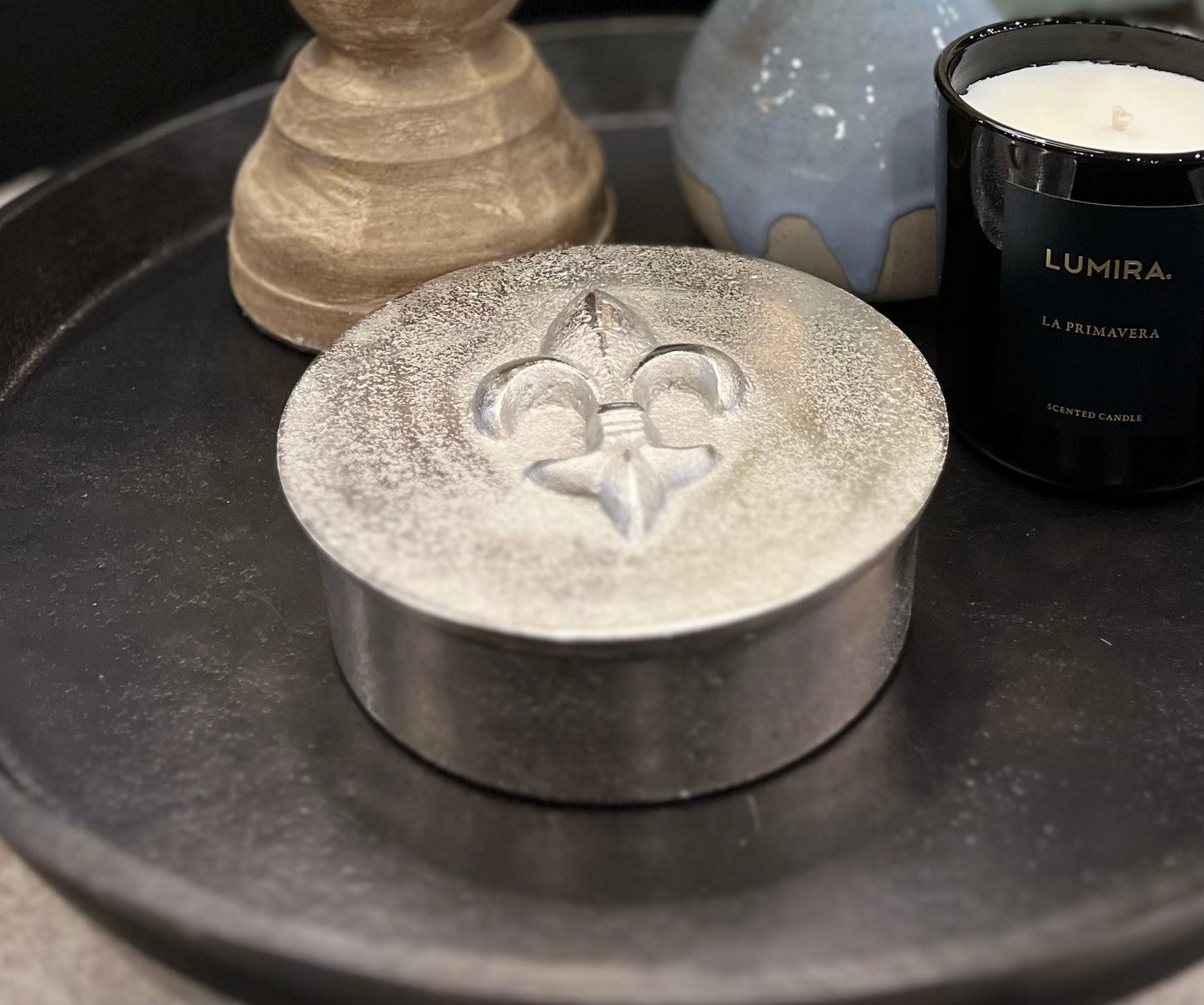 This exquisite trinket box exudes elegance and charm, making it the perfect addition to your dresser or bedside. Its vintage-inspired design, adorned with a beautiful silver matte finish and a delicate fleur de lis detail on the lid, is crafted from high-quality aluminium making it both durable and stunning.