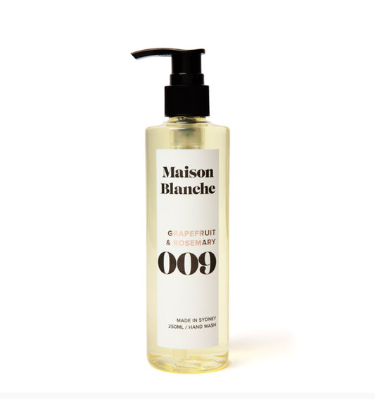 The 009 Grapefruit & Rosemary Hand Wash will cleanse and nourish your hands with its natural hydrating formula. Infused with an expertly blended aroma of grapefruit zest, pine, geranium, and rosemary sprigs, the subtle fragrance will leave you refreshed and uplifted. Packaged in a sleek bottle and Maison Blanches signature cotton bag, it is free from SLES, Parabens, PEGs, and Grapefruit Seed Extract. 250ml.