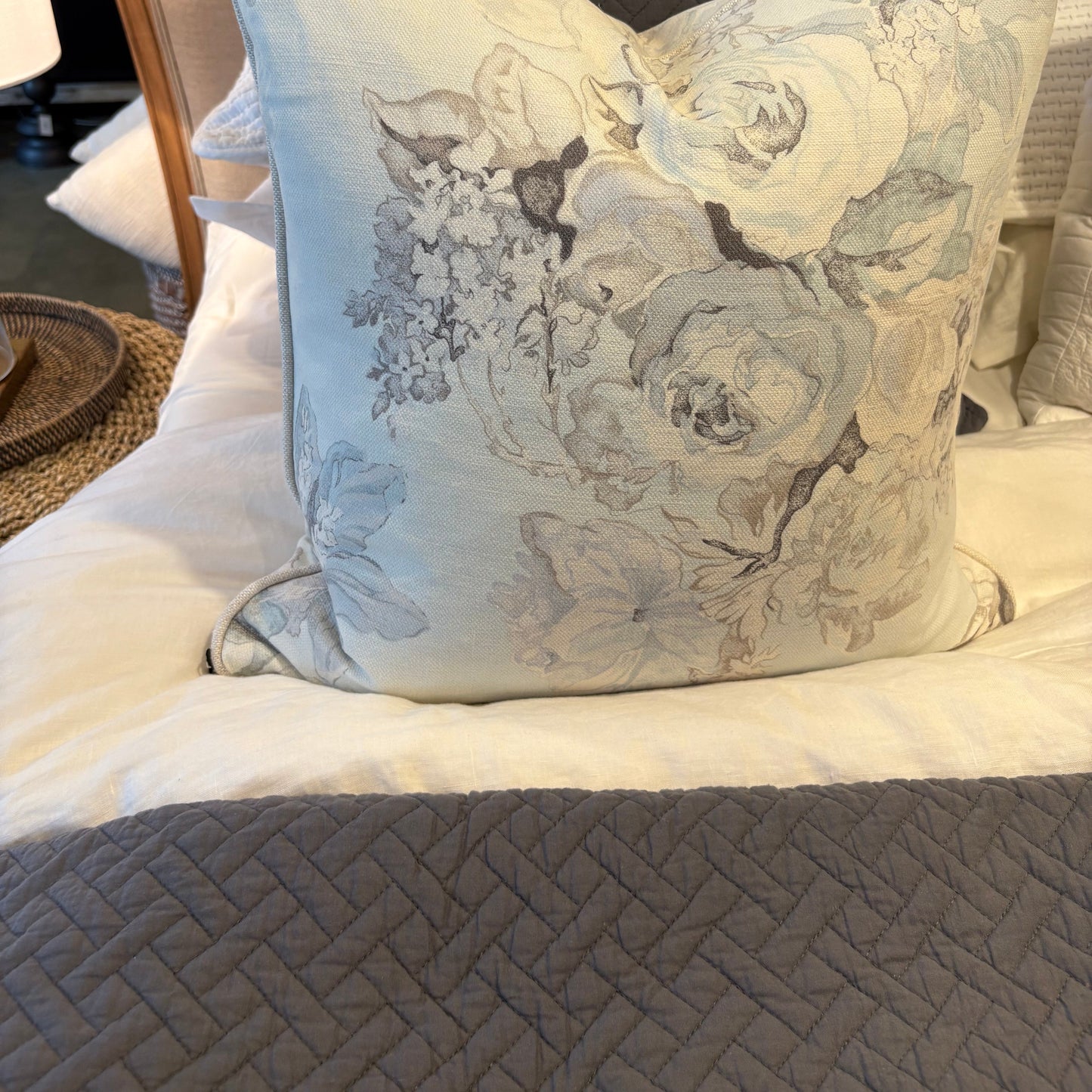 Hugo Dark Grey Double Cross Quilt - Queen