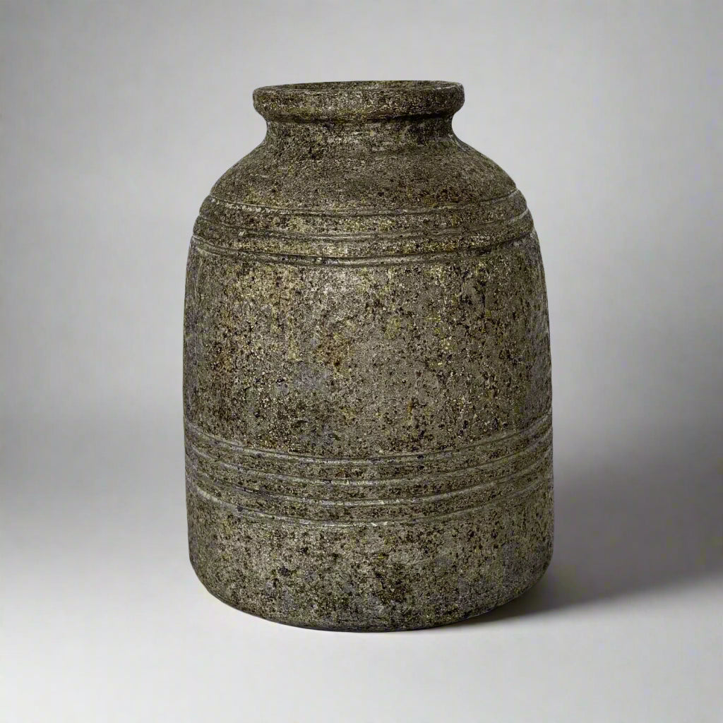 Pedesaan Distressed Grey & Cream Terracotta Vase