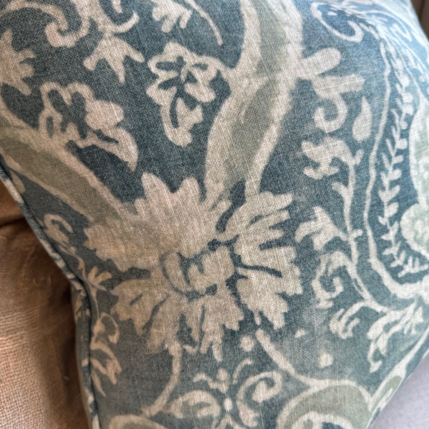 Decorative pillow with floral pattern 