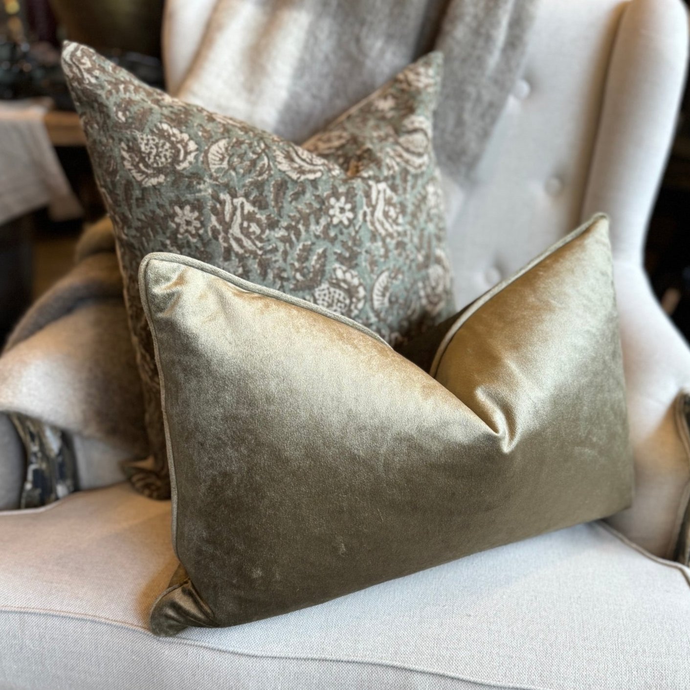 Create an atmosphere of elegance and sophistication in your home with the Claudette Floral Linen Cushion. Its stunning floral print, in muted brown, white, and green tones, is sure to add a touch of nature to any room. And with a soft linen material and included feather insert, it's the perfect addition to your cozy and stylish decor. Don't miss out on this beautiful piece!