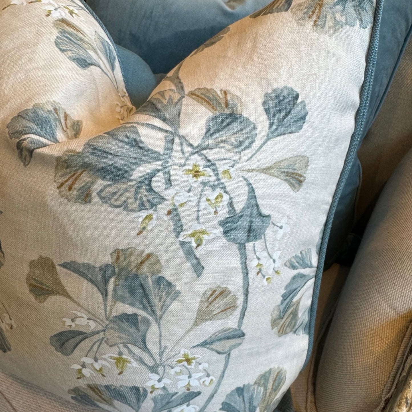 Séraphine Floral Cushion