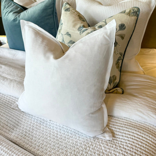 Experience the luxurious elegance and understated beauty of Avignon's 100% Linen European Pillow in a  crisp white colour. This pillow boasts a flange design for added style and is made of pure linen for ultimate softness. Perfect for layering, this pillow is a must-have for a superior sleep experience. Included is a plush feather insert.
