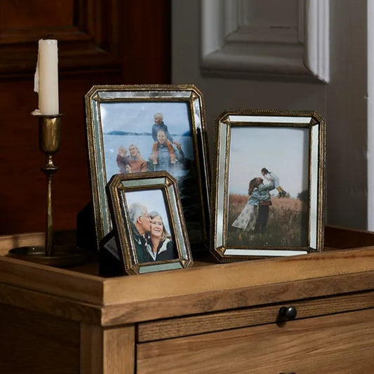 This timeless Venetian frame offers a sophisticated style and fits a 4x6" photo. Display photos in either portrait or landscape orientation for versatile design options. Front