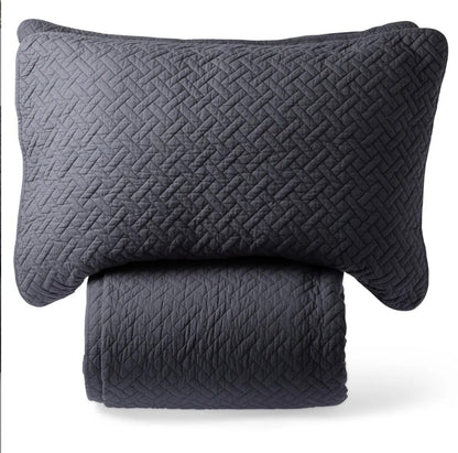 The Hugo Dark Grey Double Cross Quilt blends comfort and style with soft 100% cotton, a timeless pattern, and elegant tone. Machine washable.