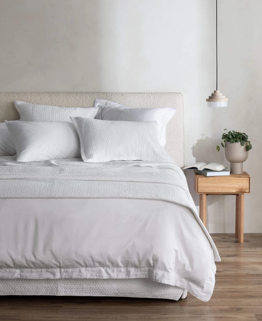 The classic Aspen range boasts an enduring style, making it an excellent choice for any bedroom aesthetic. Crafted from pure cotton and featuring a textural stitch detail the timeless yet stylish, Aspen will add a classic touch to your bedlinen collection for many years to come. Styled.