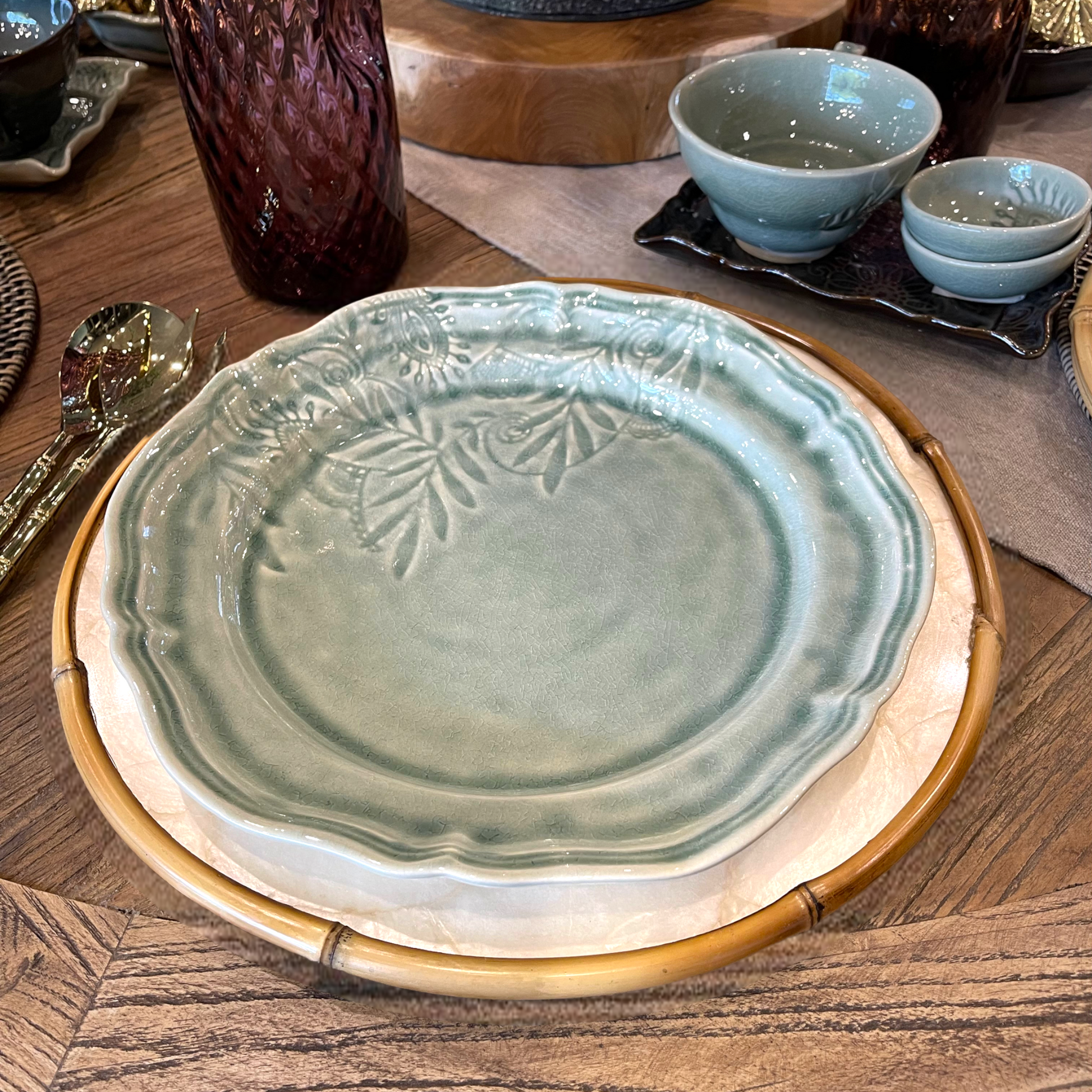 Elevate your dining experience and impress your guests with this stunning Round Capiz Charger Plate, guaranteed to add charm and elegance to any table setting. Styled. 