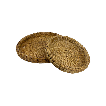 Made from Water Hyacinth, the Baru Woven Tray features a broad weave that exudes a relaxed and natural aesthetic. Its intricate design adds texture and an organic touch to any room. Front