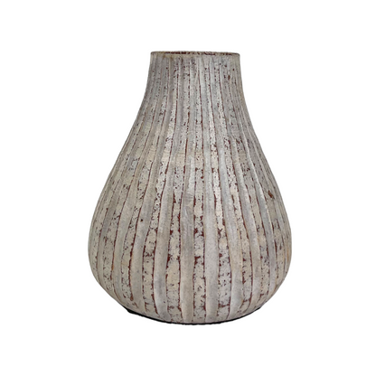 This beautiful rustic terracotta vase with neutral white tones makes it perfect for the bedroom, to place on a bedside table or as part of the living room decor. Front