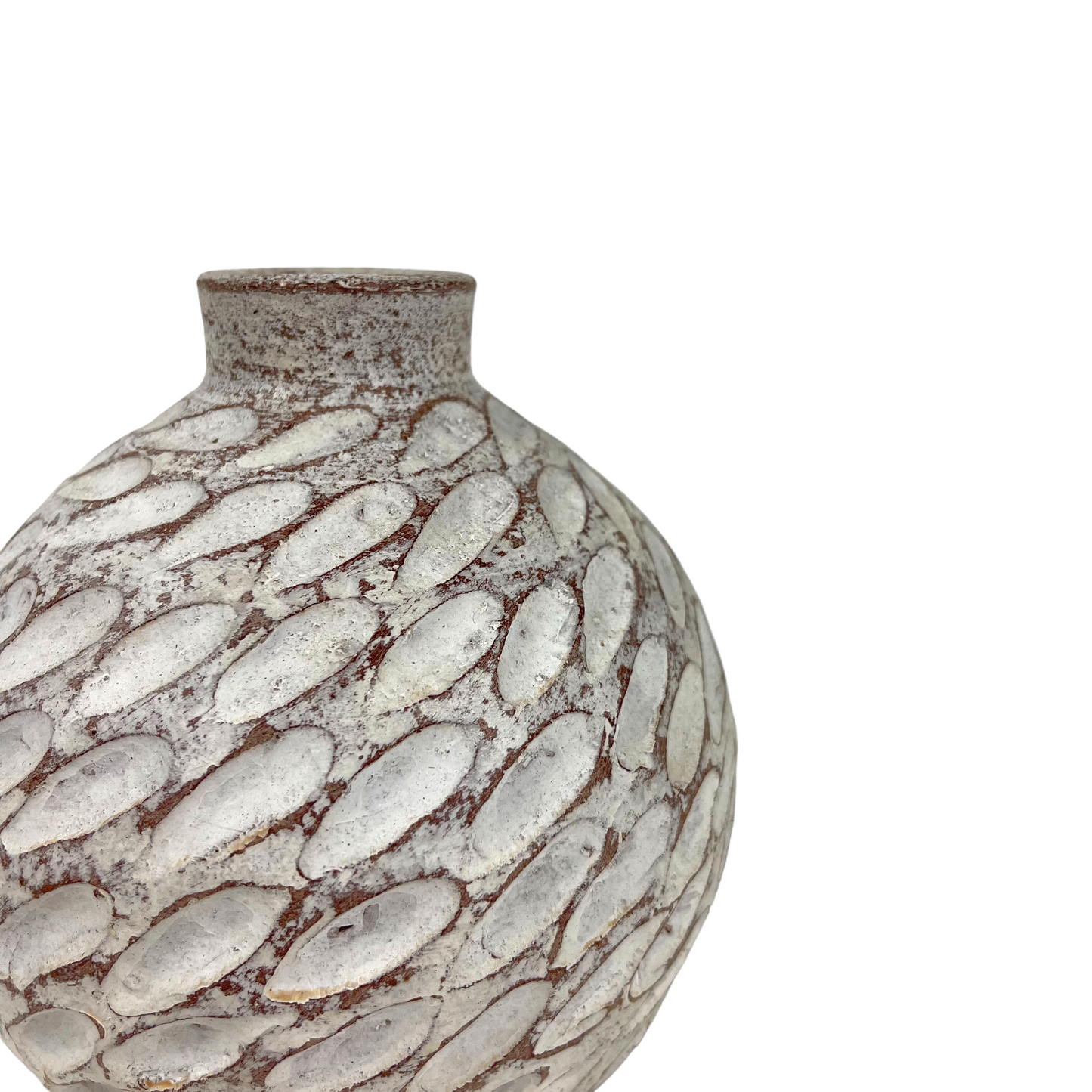 This beautiful rustic terracotta vase with neutral white tones makes it perfect for the bedroom, to place on a bedside table or as part of the living room decor. Detail