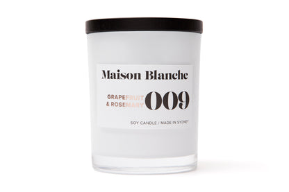 Pure soy wax is infused with expertly blended fragrance oils and carefully poured into a thick white glass vessel&nbsp;to deliver over 40 hours of home fragrance.  Finished with a sleek black wooden lid and packaged in Maison Blanche's signature cotton bag, this candle provides the perfect gift for any occasion.
