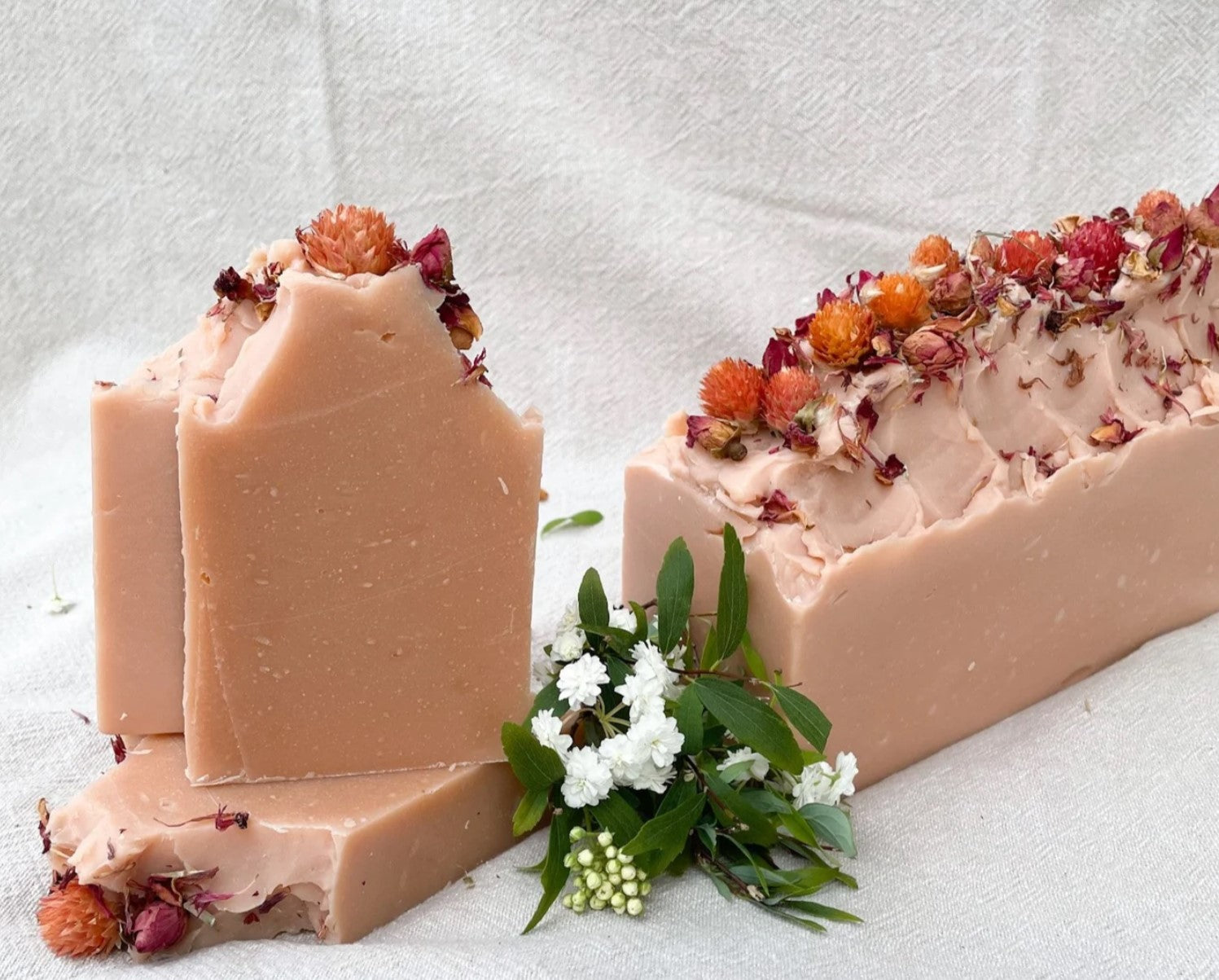 A Peony Rose Handmade Soap infused with French clay that is subtly spicy and a touch of sweet, like a beautiful bouquet of peonies. It’s this colour and scent that make Peony Rose the epitome of spring and Pure Apotheca’s favourite spring soap bar.